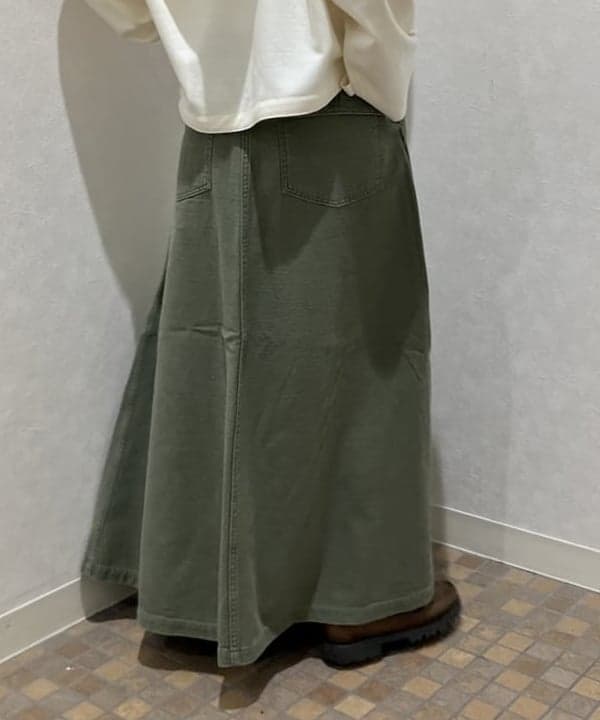 小原 もこさんの「BEAMS WOMEN｜ARROW NOVELTY / コンチョ ベルト 22FW」を使ったコーディネート