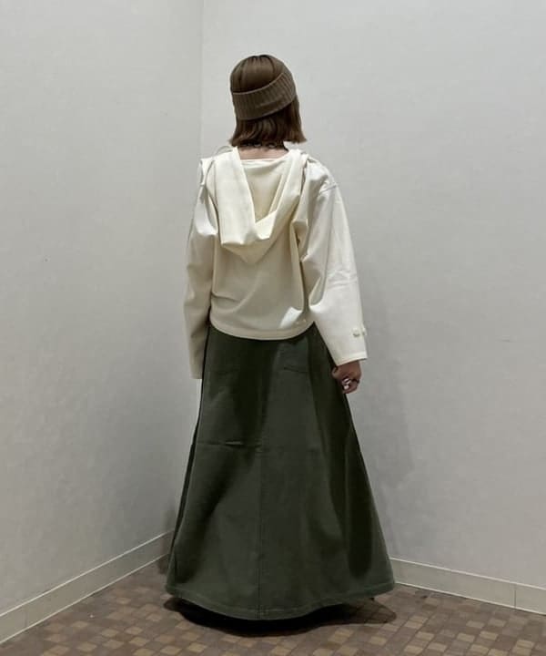 小原 もこさんの「BEAMS WOMEN｜ARROW NOVELTY / コンチョ ベルト 22FW」を使ったコーディネート