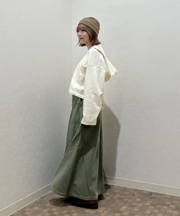 小原 もこさんの「BEAMS WOMEN｜ARROW NOVELTY / コンチョ ベルト 22FW」を使ったコーディネート