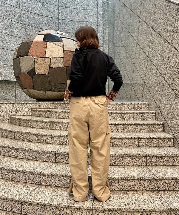 水野 萌香さんの「BEAMS WOMEN｜maturely / コットン シルク ジッパー カーゴパンツ」を使ったコーディネート