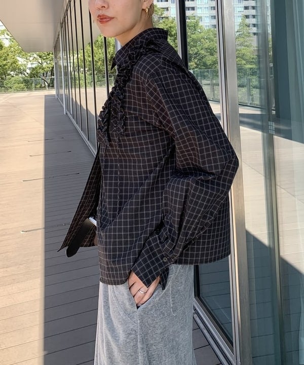 れいなさんの「BEAMS WOMEN｜チェック フリル ブレード シャツ」を使ったコーディネート