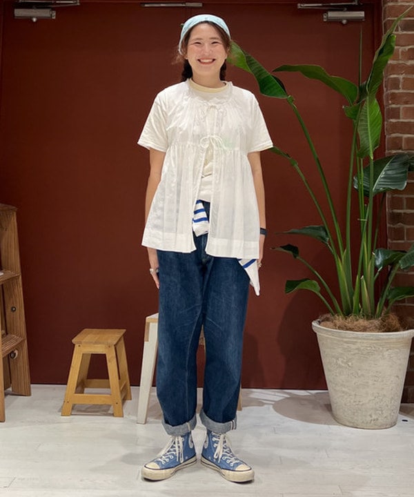 エノモト アミさんの「BEAMS WOMEN｜コットン ギャザー ノースリーブ シャツ」を使ったコーディネート