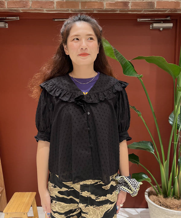 エノモト アミさんの「BEAMS WOMEN｜ドット ドビー ビッグカラー ショートスリーブ」を使ったコーディネート