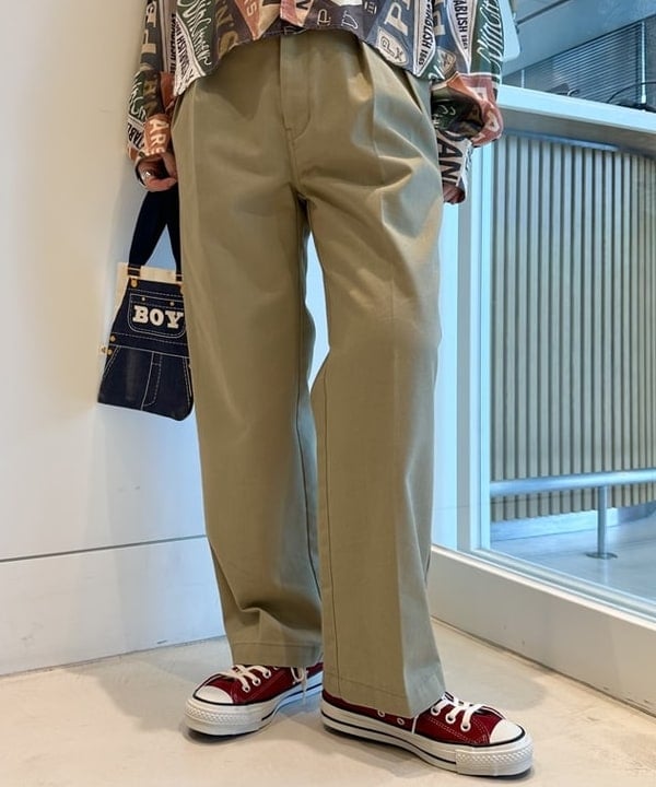 イシイ サオリさんの「BEAMS WOMEN｜【別注】 WAREHOUSE & CO. / ステンシル13 前V スウェット」を使ったコーディネート