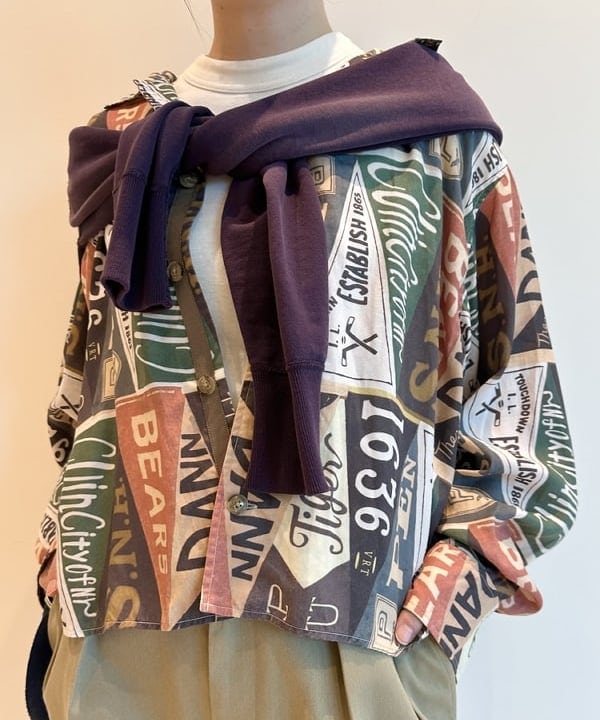 イシイ サオリさんの「BEAMS WOMEN｜【別注】 WAREHOUSE & CO. / ステンシル13 前V スウェット」を使ったコーディネート