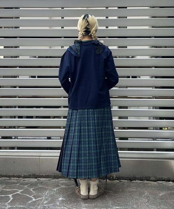 MATSUMOTO AMIさんの「BEAMS WOMEN｜【別注】Gramicci / プリーツ スカート」を使ったコーディネート