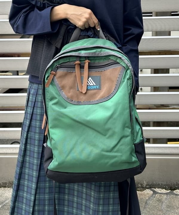 MATSUMOTO AMIさんの「BEAMS WOMEN｜【別注】Gramicci / プリーツ スカート」を使ったコーディネート