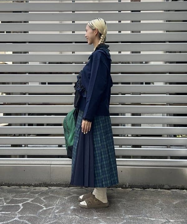 MATSUMOTO AMIさんの「BEAMS WOMEN｜【別注】Gramicci / プリーツ スカート」を使ったコーディネート