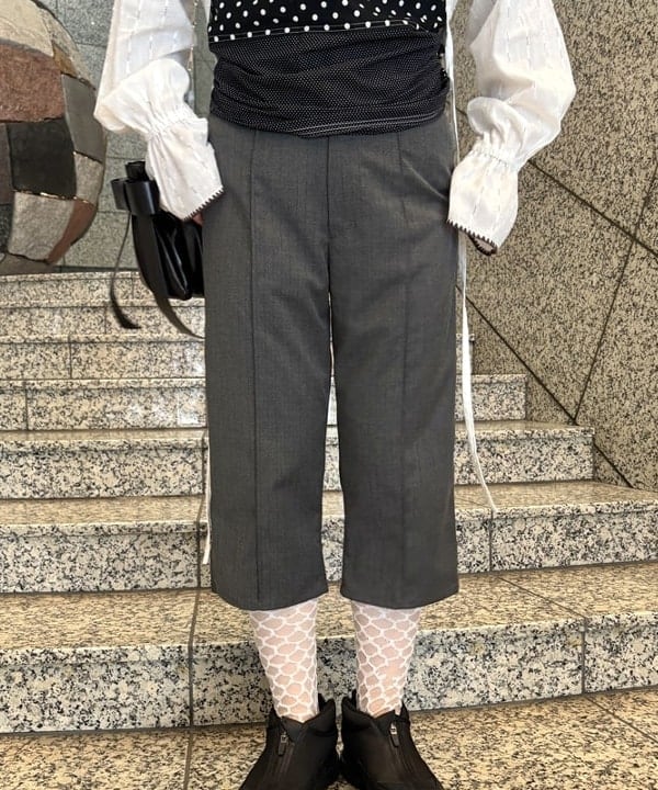 YABUさんの「BEAMS WOMEN｜ストレッチ カプリ パンツ」を使ったコーディネート