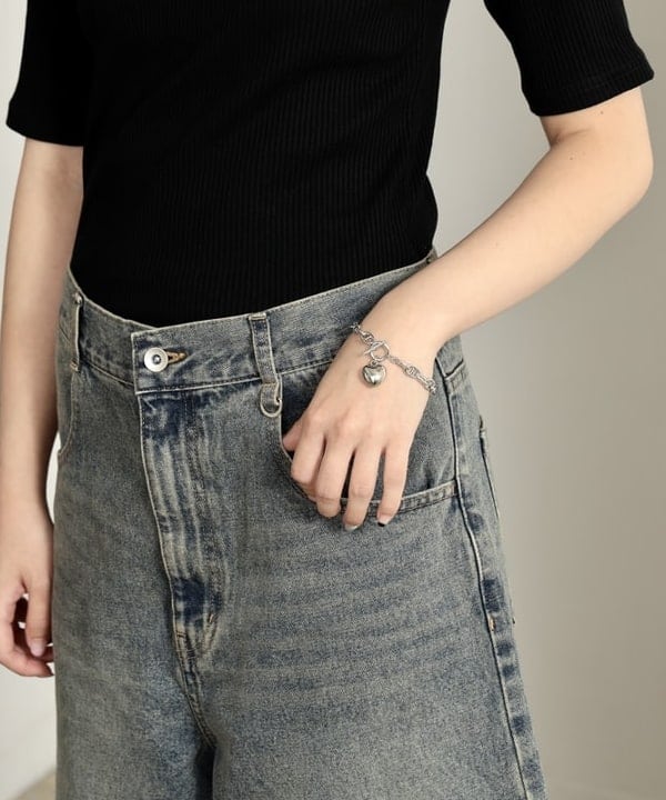 水野 萌香さんの「BEAMS WOMEN｜ビッグカラー オフショルダー Tシャツ」を使ったコーディネート