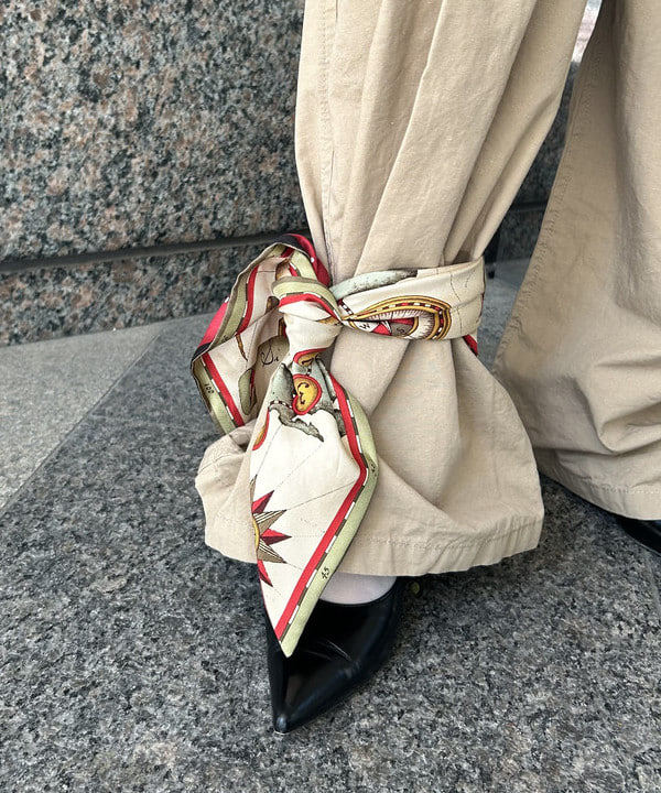 大槻 まひろさんの「BEAMS WOMEN｜maturely / コットン シルク ジッパー カーゴパンツ」を使ったコーディネート