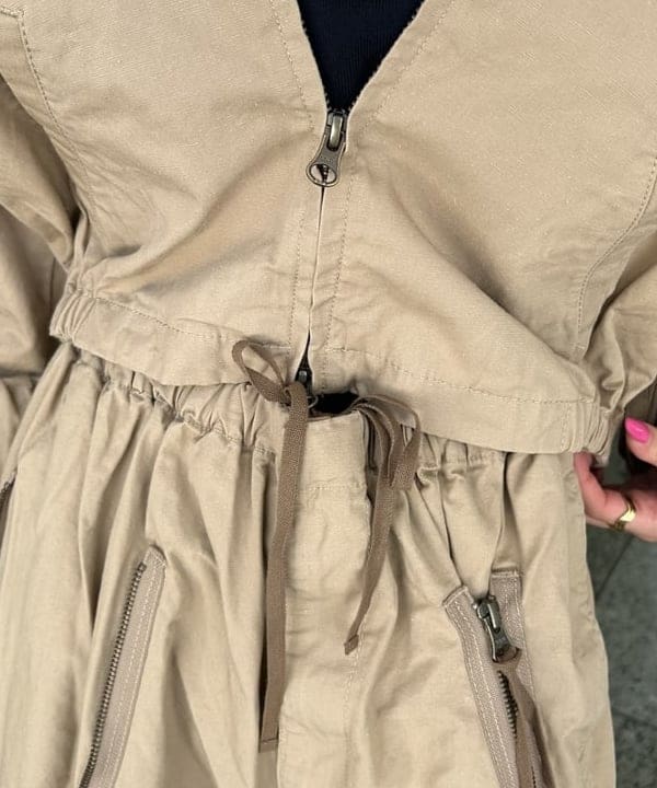 大槻 まひろさんの「BEAMS WOMEN｜maturely / コットン シルク ジッパー カーゴパンツ」を使ったコーディネート