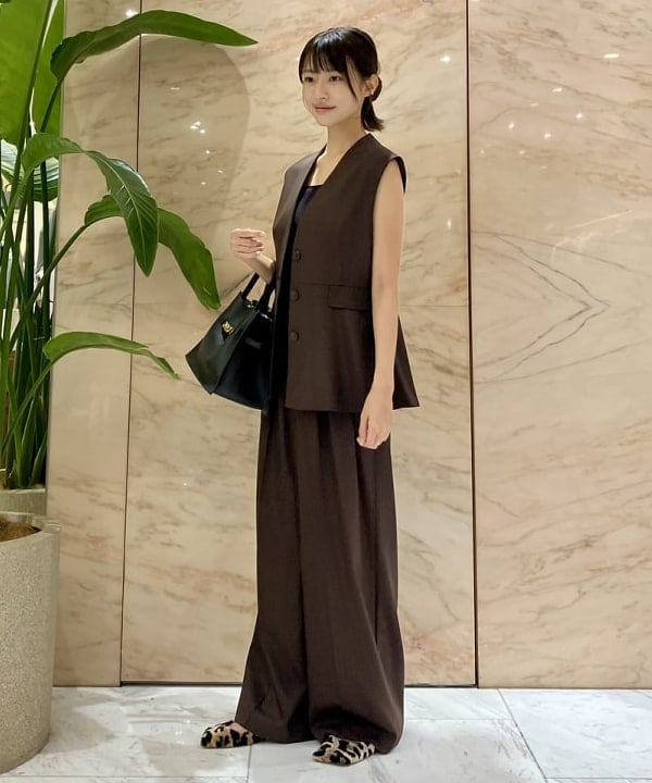 茂野 真楓さんの「BEAMS WOMEN｜エディター東原妙子 × Demi-Luxe BEAMS / ツイル ペプラム ジレ」を使ったコーディネート