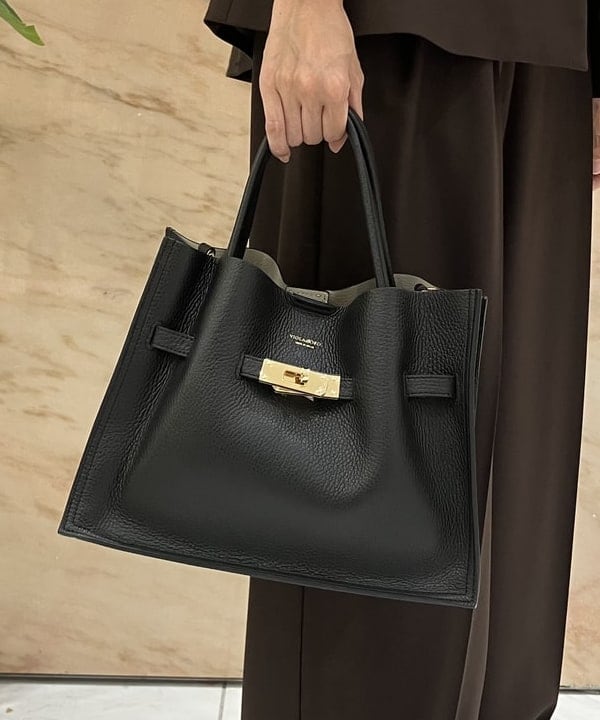 茂野 真楓さんの「BEAMS WOMEN｜エディター東原妙子 × Demi-Luxe BEAMS / ツイル ペプラム ジレ」を使ったコーディネート