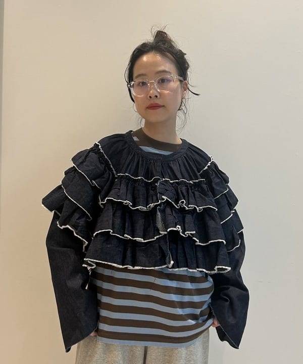 清水 彩乃さんの「BEAMS WOMEN｜太 ウェリントン レンズ」を使ったコーディネート