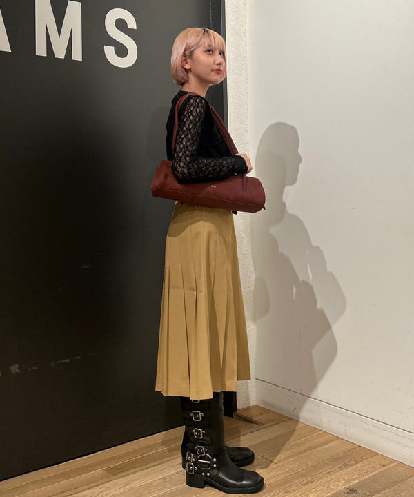 佐藤 亜美さんの「BEAMS WOMEN｜フロント リボン ノースリーブ トップス」を使ったコーディネート