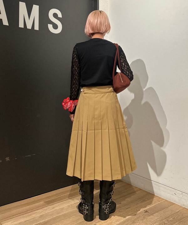 佐藤 亜美さんの「BEAMS WOMEN｜フロント リボン ノースリーブ トップス」を使ったコーディネート