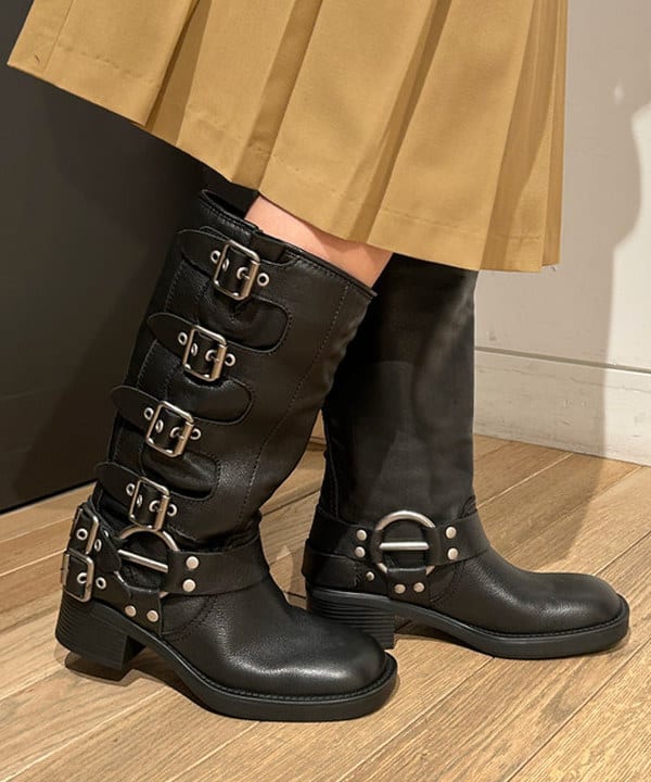 佐藤 亜美さんの「BEAMS WOMEN｜フロント リボン ノースリーブ トップス」を使ったコーディネート