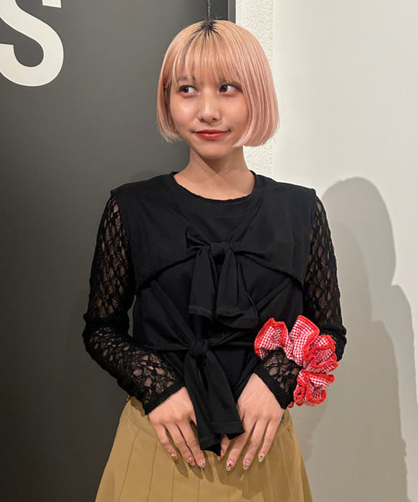 佐藤 亜美さんの「BEAMS WOMEN｜フロント リボン ノースリーブ トップス」を使ったコーディネート
