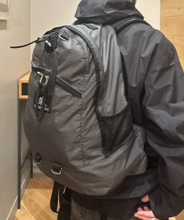 三宅 康平さんの「BEAMS WOMEN｜【別注】GREGORY / Mighty Day Lite RIP STOP」を使ったコーディネート