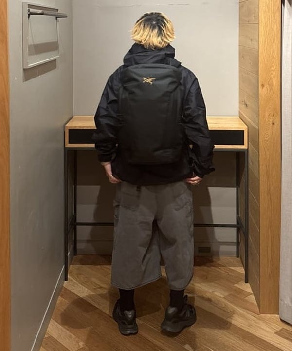 三宅 康平さんの「BEAMS WOMEN｜ARC&rsquo;TERYX / Mantis 30 Bag Pack」を使ったコーディネート