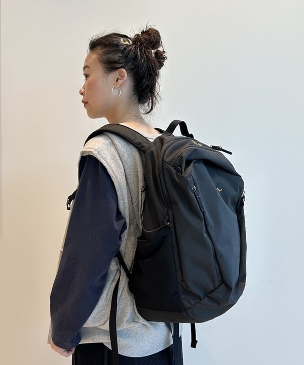清水 彩乃さんの「BEAMS WOMEN｜ARC&rsquo;TERYX / MANTIS 26 BACKPACK」を使ったコーディネート