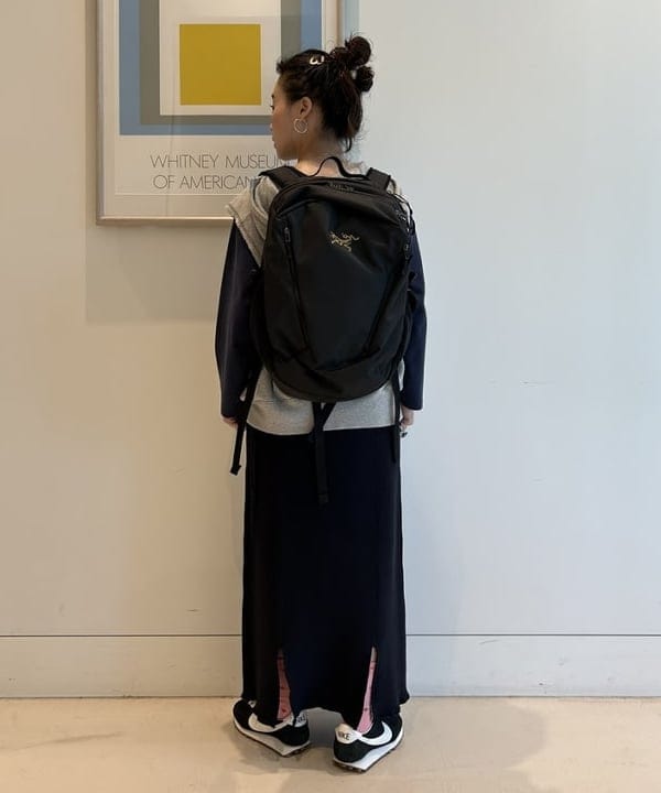 清水 彩乃さんの「BEAMS WOMEN｜ARC&rsquo;TERYX / MANTIS 26 BACKPACK」を使ったコーディネート