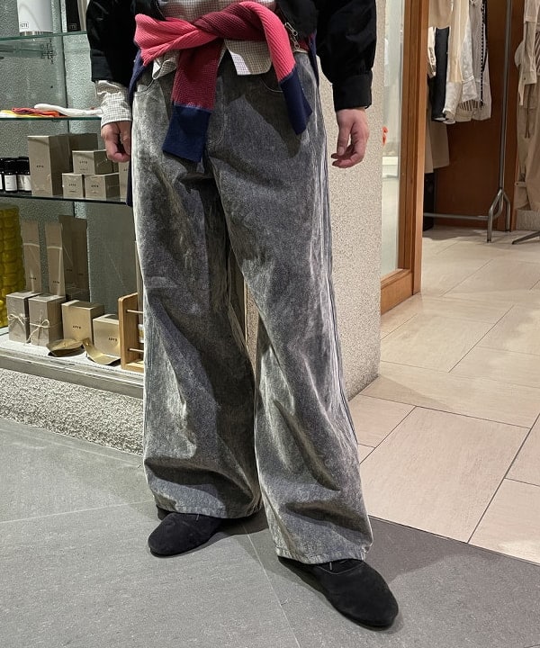 マツミヤさんの「BEAMS WOMEN｜フロッキー デニム ワイド パンツ」を使ったコーディネート