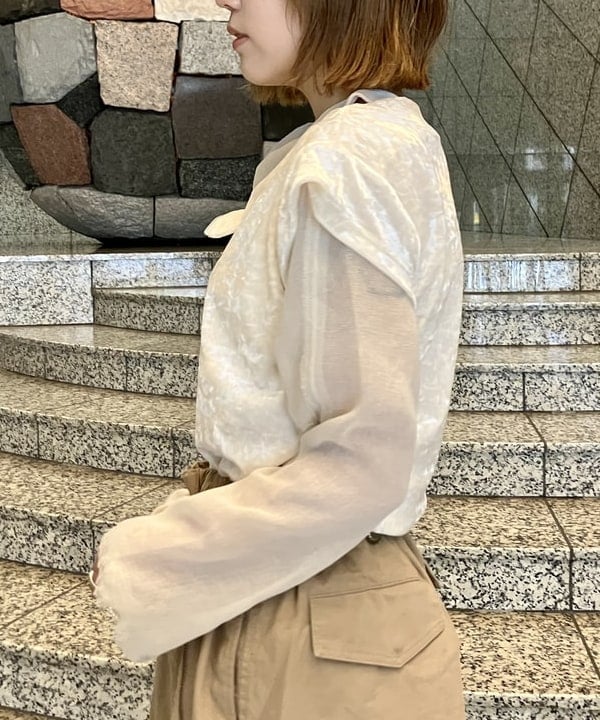 小原 もこさんの「BEAMS WOMEN｜フリル ストール」を使ったコーディネート