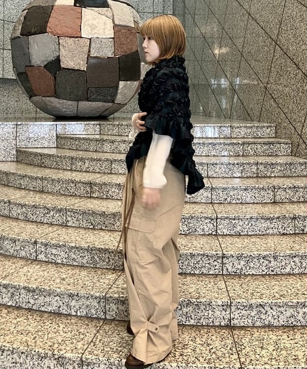 小原 もこさんの「BEAMS WOMEN｜フリル ストール」を使ったコーディネート