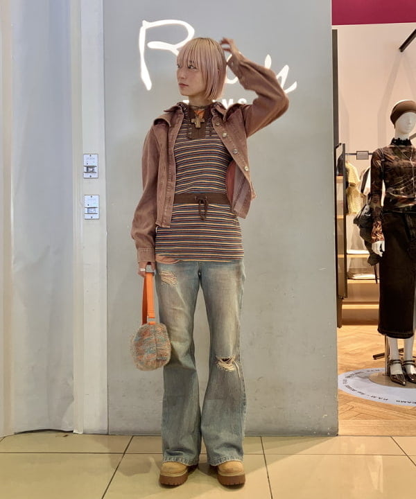イトウミサキさんの「BEAMS WOMEN｜GHOSPELL / Britt Denim Shirt」を使ったコーディネート