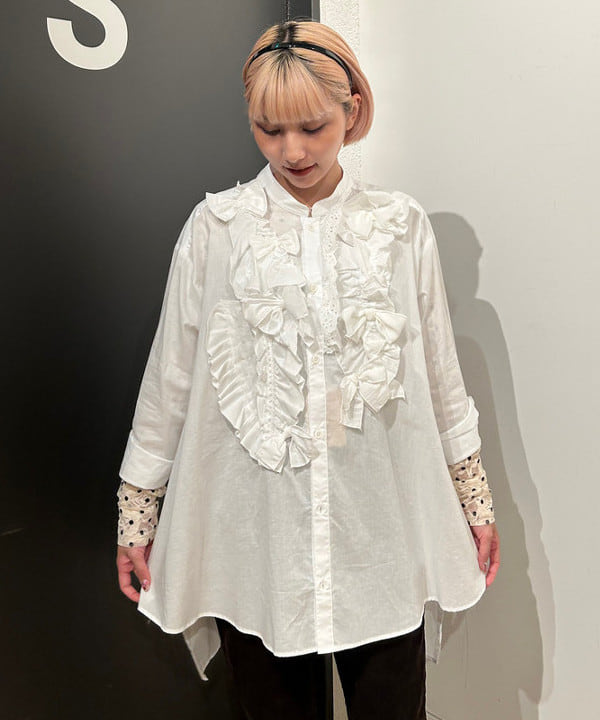 佐藤 亜美さんの「BEAMS WOMEN｜コード フレア パンツ」を使ったコーディネート