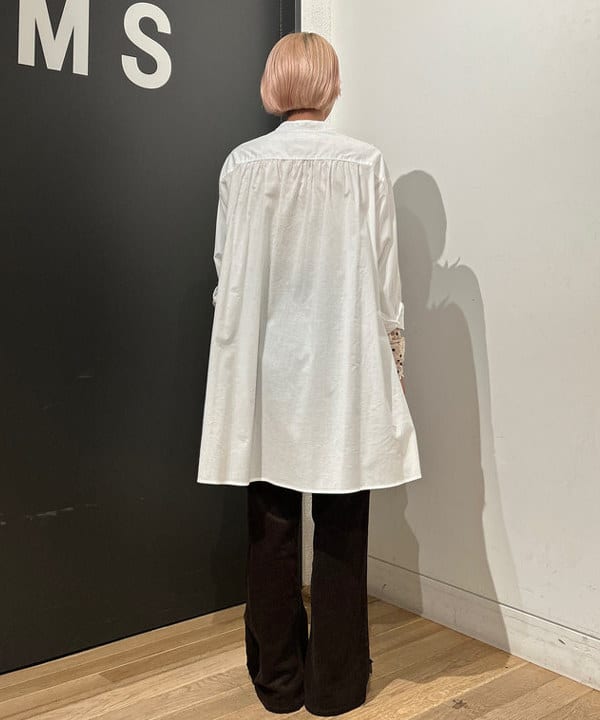 佐藤 亜美さんの「BEAMS WOMEN｜コード フレア パンツ」を使ったコーディネート