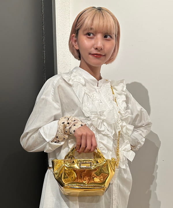 佐藤 亜美さんの「BEAMS WOMEN｜コード フレア パンツ」を使ったコーディネート