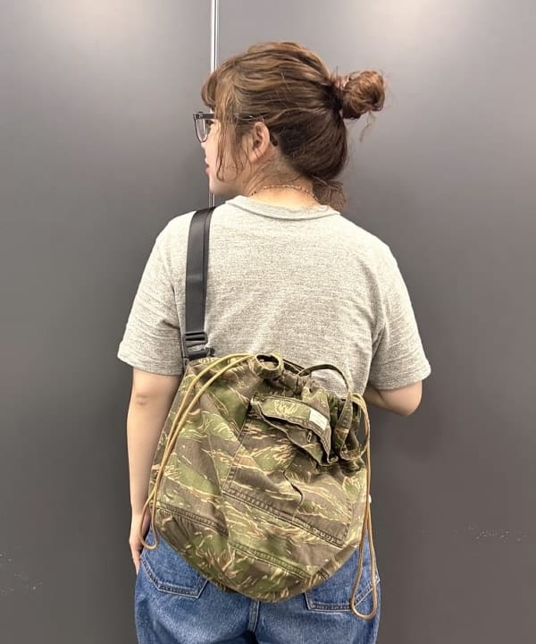 かわい みづきさんの「【別注】N,P,E / ペイシェント バッグ カモ L」を使ったコーディネート