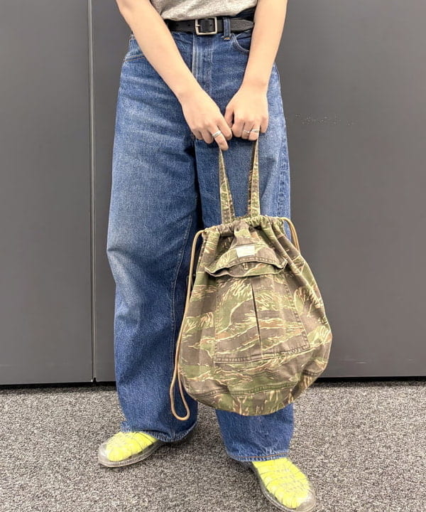 かわい みづきさんの「【別注】N,P,E / ペイシェント バッグ カモ L」を使ったコーディネート