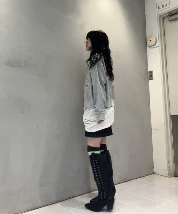 須賀さんの「BEAMS WOMEN｜【別注】Champion / リバースウィーブ(R) カーディガン」を使ったコーディネート