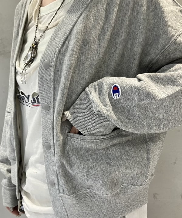 須賀さんの「BEAMS WOMEN｜【別注】Champion / リバースウィーブ(R) カーディガン」を使ったコーディネート