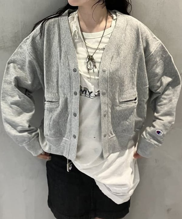 須賀さんの「BEAMS WOMEN｜【別注】Champion / リバースウィーブ(R) カーディガン」を使ったコーディネート