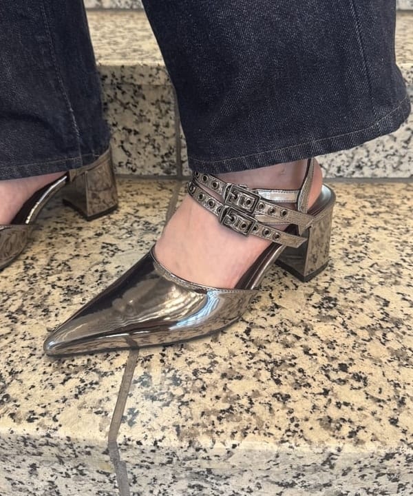 amiriさんの「BEAMS WOMEN｜ダブル ベルト ヒール パンプス」を使ったコーディネート