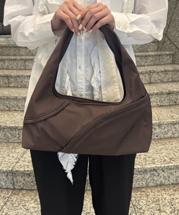 amiriさんの「BEAMS WOMEN｜maturely / オーガニック コットン ハート フリルシャツ」を使ったコーディネート