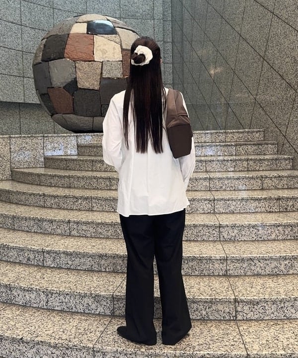 amiriさんの「BEAMS WOMEN｜maturely / オーガニック コットン ハート フリルシャツ」を使ったコーディネート