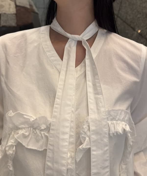 amiriさんの「BEAMS WOMEN｜maturely / オーガニック コットン ハート フリルシャツ」を使ったコーディネート