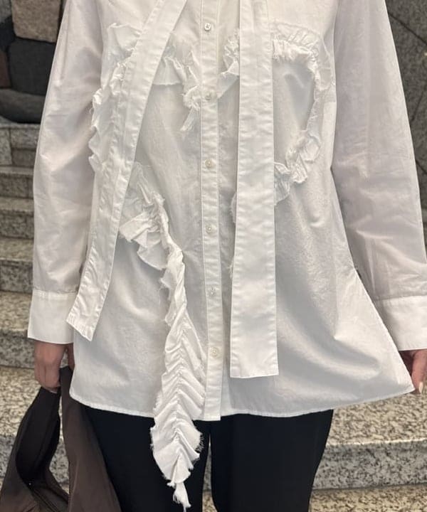 amiriさんの「BEAMS WOMEN｜maturely / オーガニック コットン ハート フリルシャツ」を使ったコーディネート