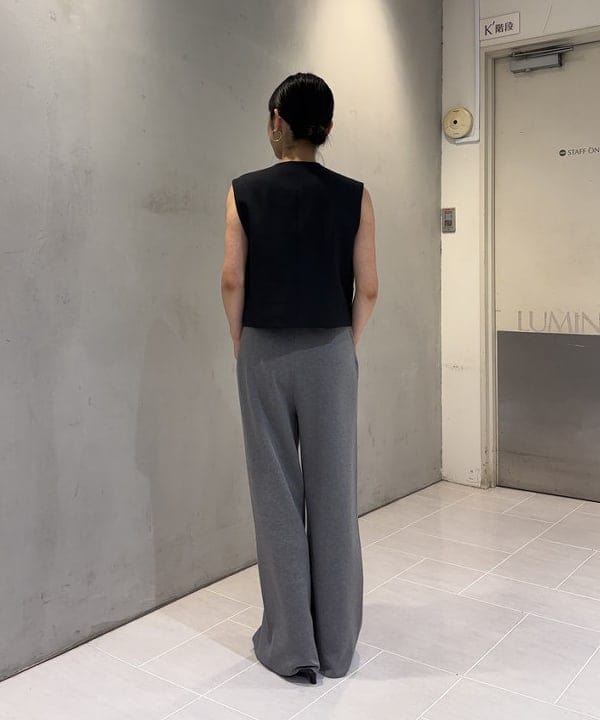 野村 美紅さんの「BEAMS WOMEN｜ヒヨク Vネック ショートジレ」を使ったコーディネート