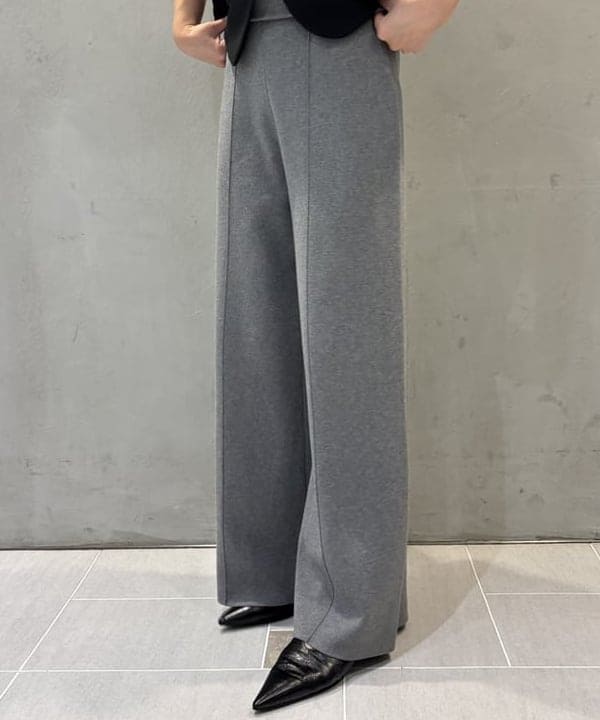 野村 美紅さんの「BEAMS WOMEN｜ヒヨク Vネック ショートジレ」を使ったコーディネート