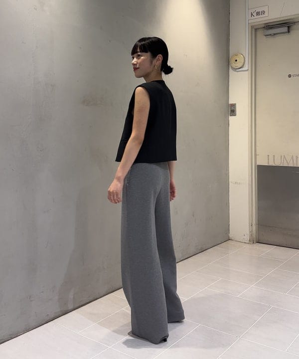 野村 美紅さんの「BEAMS WOMEN｜ヒヨク Vネック ショートジレ」を使ったコーディネート