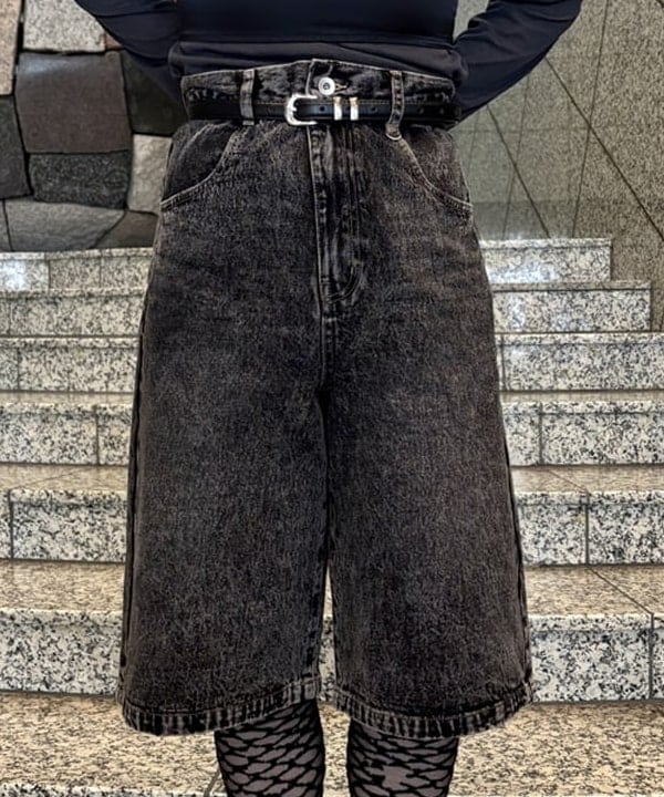 YABUさんの「BEAMS WOMEN｜デニム ハーフ パンツ」を使ったコーディネート