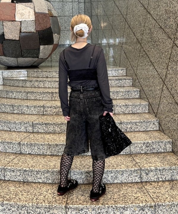 YABUさんの「BEAMS WOMEN｜デニム ハーフ パンツ」を使ったコーディネート