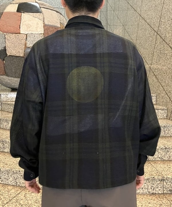 赤羽 花さんの「BEAMS WOMEN｜ワイドショートフィット メッシュ ジップアップ シャツ」を使ったコーディネート